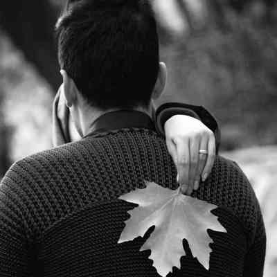 آهنگ میترسوم از این کشور خوسیده‌ خوشبخت بیدار بشوم این طرف مرز نباشی