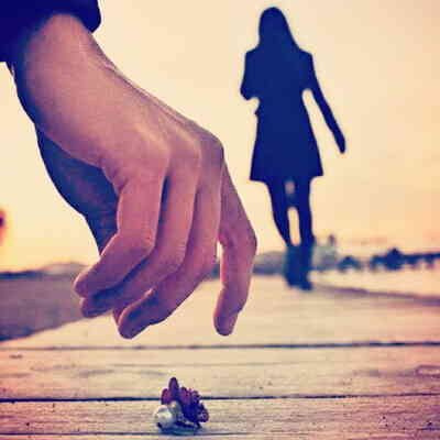 آهنگ من باهات قهرم ولی خب تنها ترین آدم این شهرم یه دل میگه که برگردم