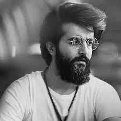 آهنگ باز امشبم تنهام یاد اون خاطره ها افتادم و اشکام بند نمیشه