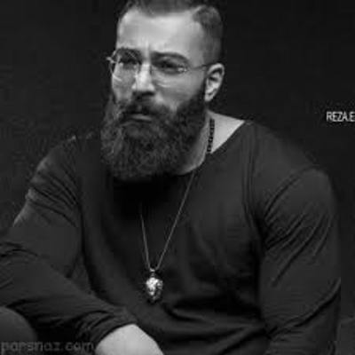 مداحی یتیما با ظرف شیر ساکتند و سر به زیر