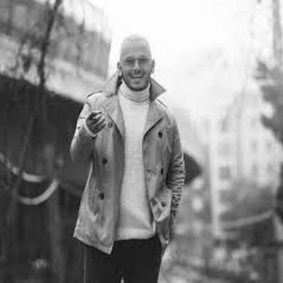 آهنگ شب تولد توئه همه آدما دورت