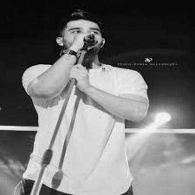 مداحی دوازده تا گل سرخ که ساقه هاشو چیدن مجید رمضانی