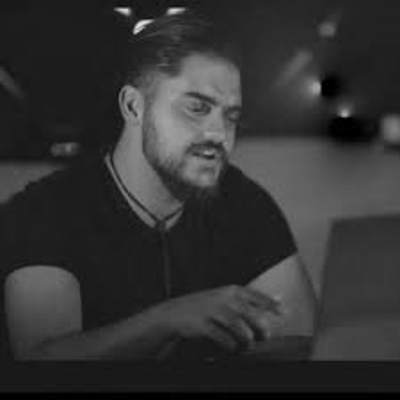 آهنگ واسه هر صد قدم لااقل بردار یه قدم