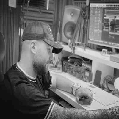 دانلود آهنگ دانیال زمین گرگا