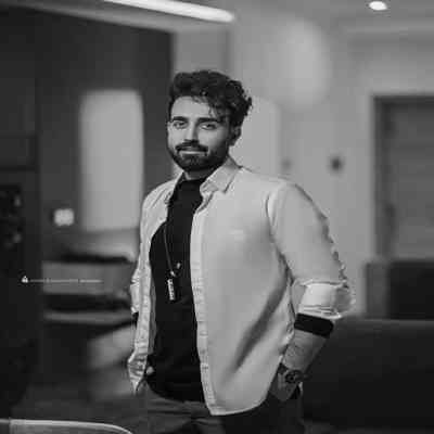 آهنگ بی تو انگاری آشوبه شهر وقتیکه پیشمی آرومه شب با تو جنگل و دریا میچسبه