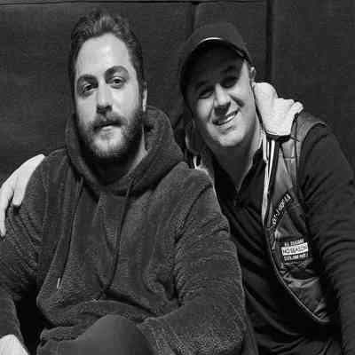 آهنگ بی تو قلبم مونده رو دستم هنوز پای تو هستم مثل قلبی واسم و بی تو میمیرم