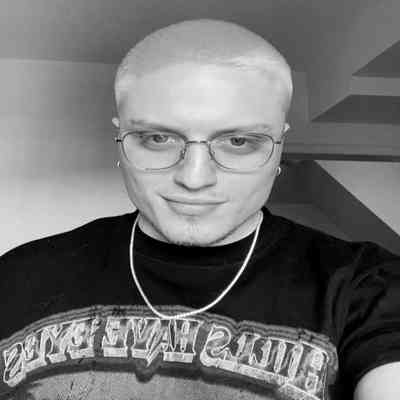 آهنگ گفتی تو شدی دوای دردام بی تو صبح میکنم واسه فردام واسه گرمی لبات بام تو سرمام