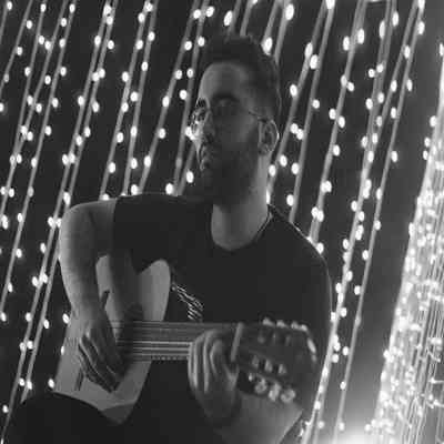 آهنگ عزیزم بی خیال قبلنا بیا بسازیم بقیشو از الان بی خیال اومدن و رفتنا بزار تو آغوشت بگیرم پناه