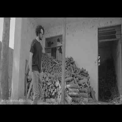 آهنگ دیدی نموندی پیشش گذاشتی دیوونه بشه دیگه نپرس از حالش می خوای بدونی چی بشه