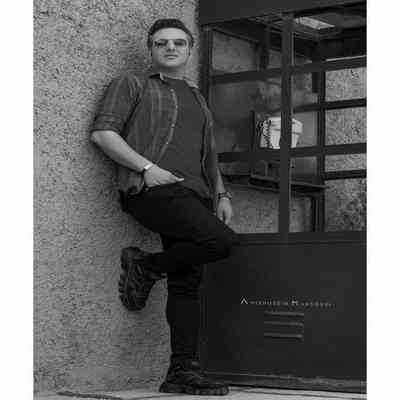 آهنگ تو منحصر به فردی اصلا درمون هر چی دردی تو دل اتیشی به پا کردی وقتی عشقم صدام