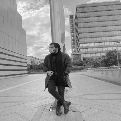 آهنگ آخر یک نفر خسته و تنها ماند آخر بغض من پیش دلت جا ماند