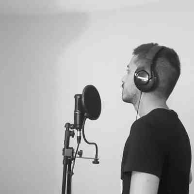 آهنگ میمونی تو دلم بخوای نخوای باهامه اون نگات بیای نیای یه خواب بود لمس دست تو