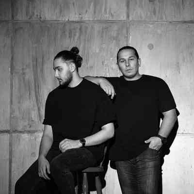 آهنگ هیچکی که مثل تو انگاری منو نمیفهمه تو کنار قلبم باش اگه آینده بی رحمه