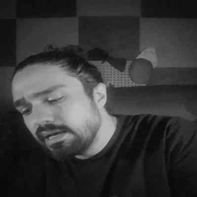 آهنگ زدم رفتی رویش ضربدر عجب زخمی روی قلبم حکمتی بودش حتما عوضم کردی یادت با عشق