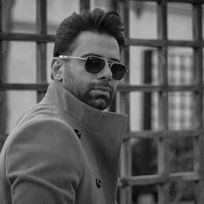 آهنگ تو هر جایی بری عشقت باهامه یه جوری با منی که از خدامه یه جوری به تو وابسته شدم