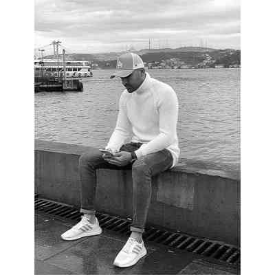 آهنگ شبیه من کسی اینجوری تورو نخواست یه نفس میکشی که من یه نفس اسمتو میبرم