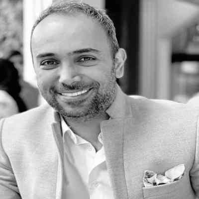 آهنگ تو‌ هنوز‌ به این شونه کلی سر بدهکاری کل شب بغل کردم عکستو چه بیکارم