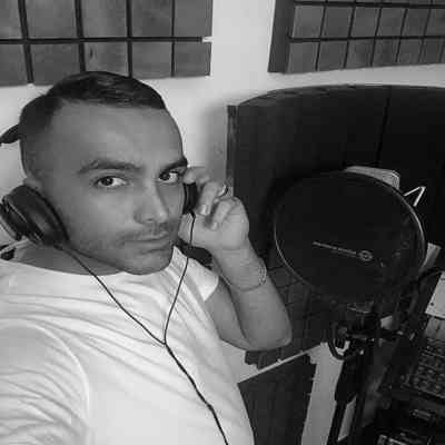 آهنگ یه نفس میکشی که من یه نفس اسمتو میبرم من رو هوام به عشق تو میثم ثامری