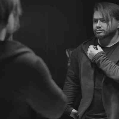 آهنگ به این گلا قول دادم اگه بمونی آسمونو واست فرش کنم راه بری عشق کنی