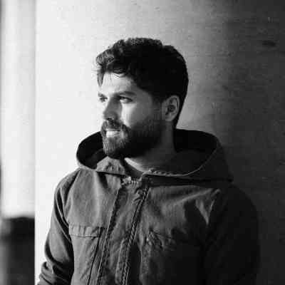 آهنگ تو که میدونی دور بشی میشم یه فرد بی منطق میرم و میپرسم از همه علی صدیقی