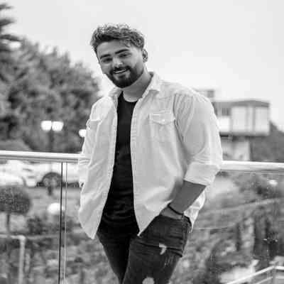 آهنگ پرم از استرس بیا به داد این حس برس به داد این آدمی که شبا با گریه میده بت اس ام اس