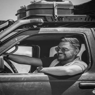 آهنگ عجب ضربه کاری زده چشمات به قلبم