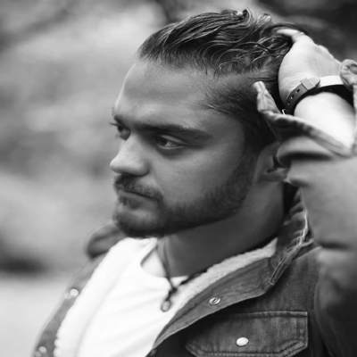 آهنگ آخ تو خود عشقی وسط برف و زمستون